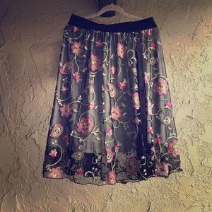Jill by LuLaRoe- beautifully flowered.
